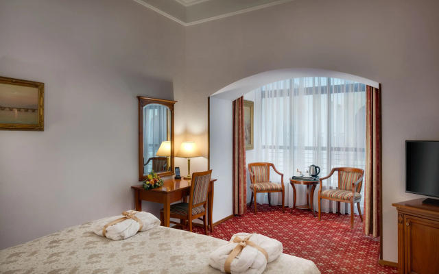 Boutique Seven Days Hotel