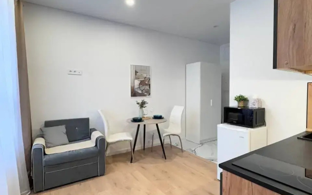 Студия Myrrh на Бульваре Рокоссовского с красивым видом из окна