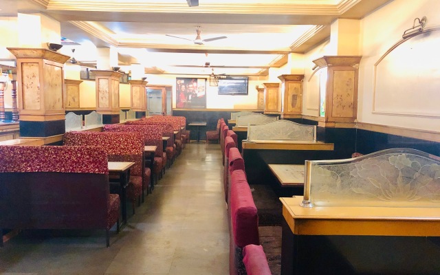 New Uttam Hira Palace Hotel