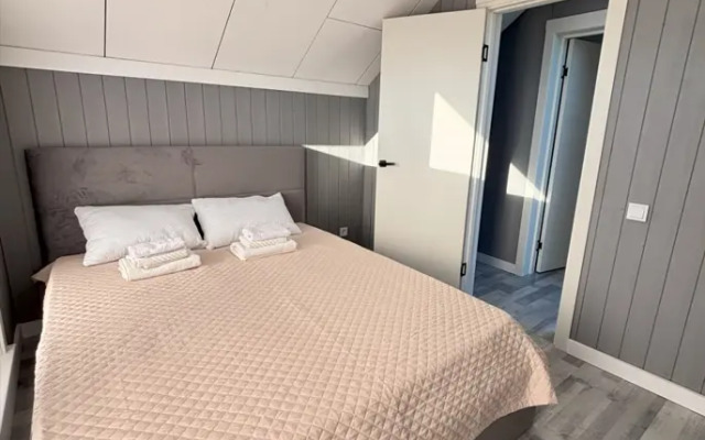 Частный дом у леса