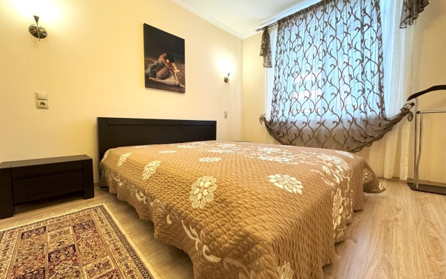 Apartamenty Trekhkomnatnaya Kvartira Na Sutki Ul. Chekhova 12 Apartments