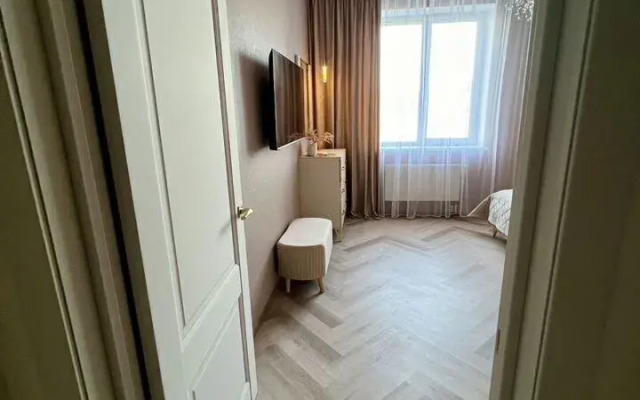 Zhemchuzhina C Pryamym Vidom Na Mope Flat
