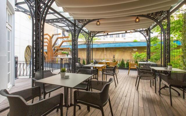 Отель Public House