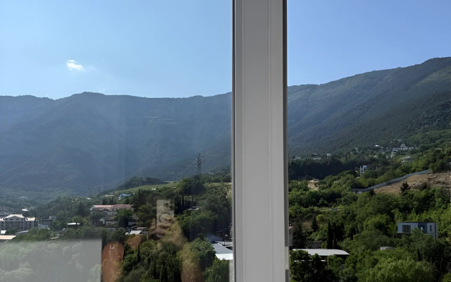 Komfortnaya Kvartira V Kurortnom Gorode Yalta Flat