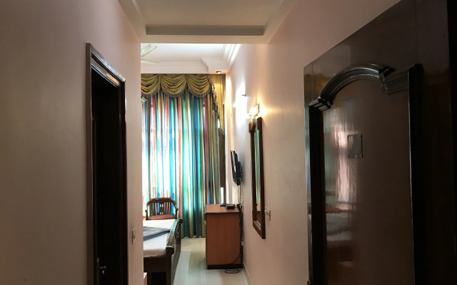 D R International Hotel