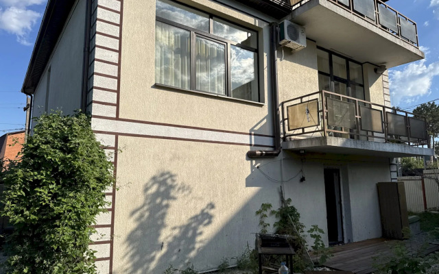 555 Dvukhetazhny S Terrasoy I Mangalom Private House