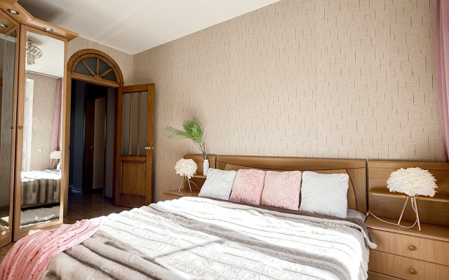 Uyutnaya Dvukhkomnatnaya S Balkonom V Tsentre Goroda Flat