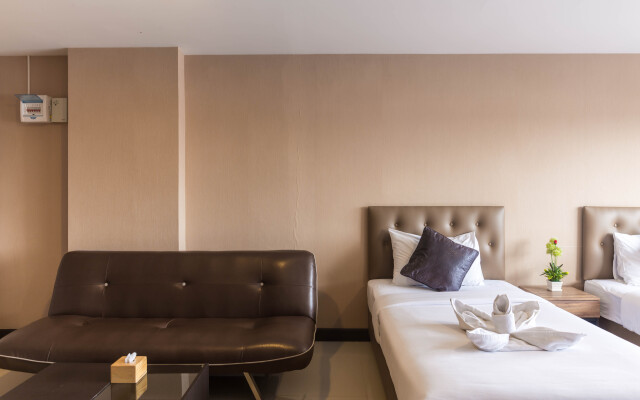 Отель Life Grand Chiang Mai