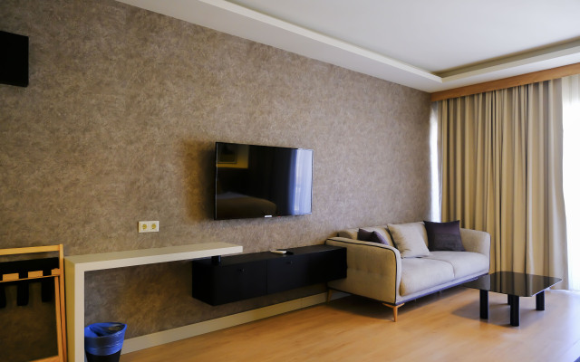 Dugi̇ Hotel