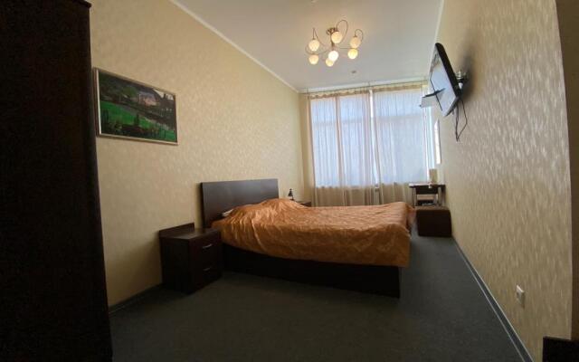 R House Mini-Hotel