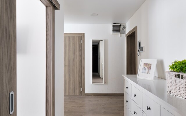 Апартаменты Большие рядом с метро и Заливом