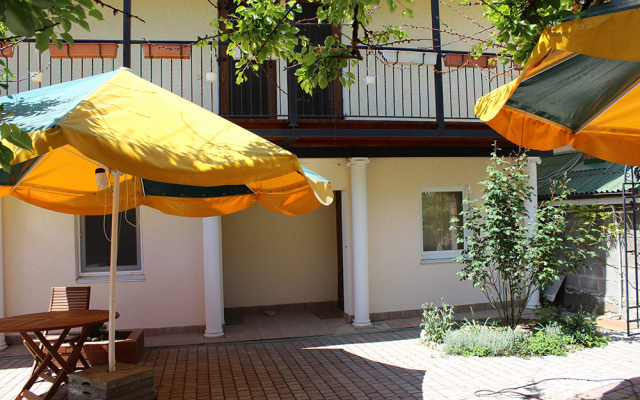 Zolotoj Abrikos Guest House