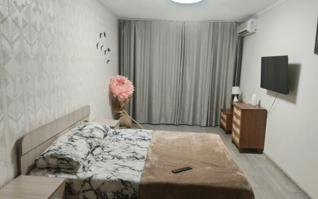 Na Prospekte Kirova 309 Flat
