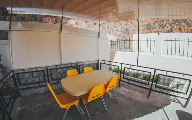 Holiday House Hotel