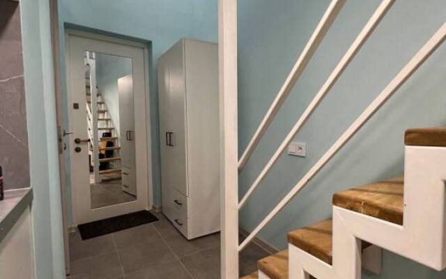 Dvukhurovnevaya studio Bright Yellow na Elektrozavodskoy