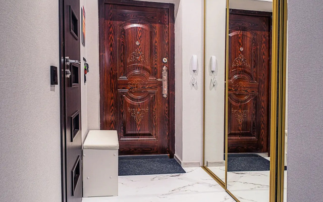 Uyutnaya Kvartira S Udobnym Raspolozheniem Flat