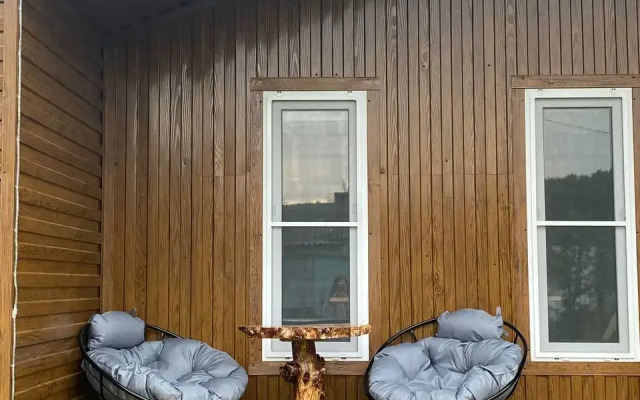 Частный дом Ani hOMe с садом у горной реки