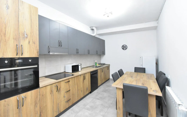 2-K v Novostroyke, Ulitsa Arama, Di412 Flat