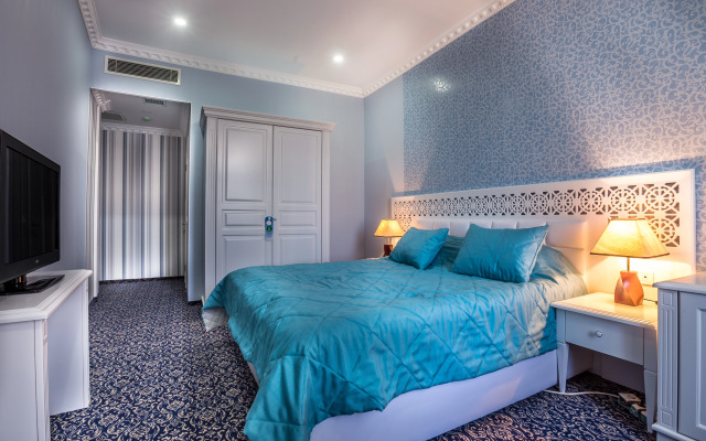 Premier Old Gates Hotel