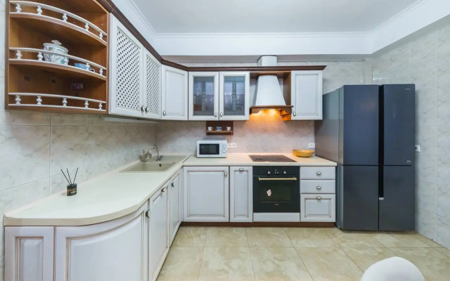 Italyyanskaya S Bolshoy Verandoy Flat