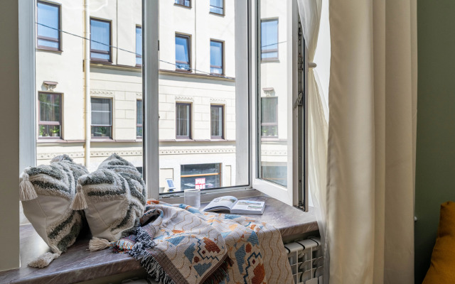 Dvukhurovnevaya Vblizi Stantsii Metro Gorykovskaya Sankt-Peterburg Flat