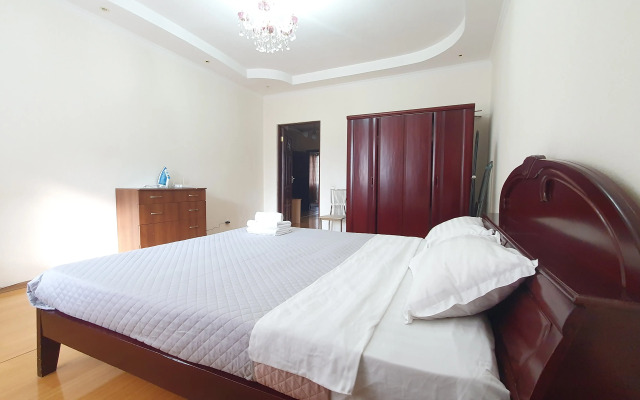 421 Yevrotreshka V Samom Tsentre Na 6 Gostey Apartment