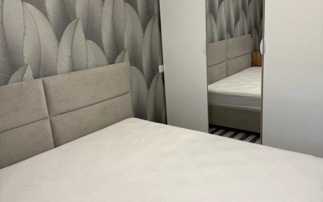 Lyuks Krestki Flat