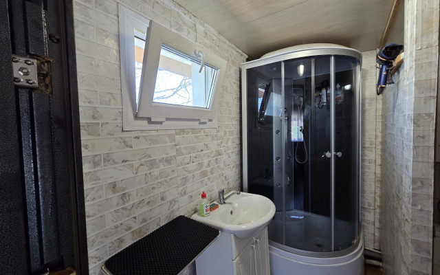 Private house Dom S Basseynom U Morya