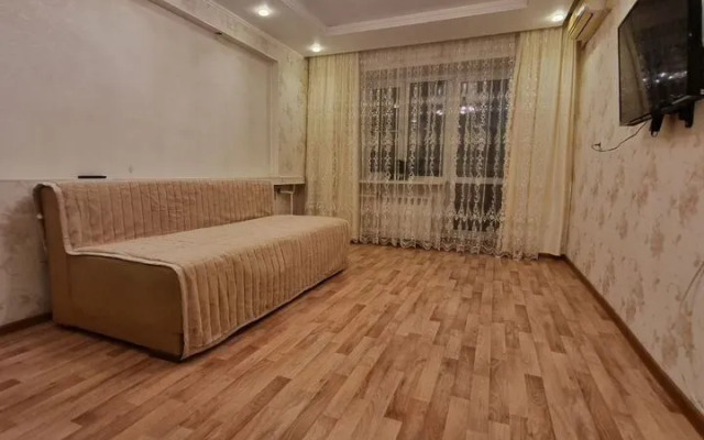 Na Lva Tolstogo Flat