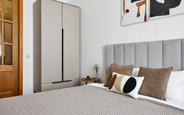 Квартира FlatStay Карповки 16| Большая видовая 4шка с камином