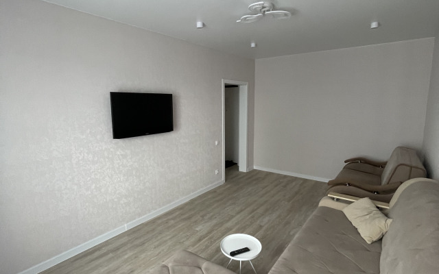 Yasny Bereg 33 (9 Etazh) Flat