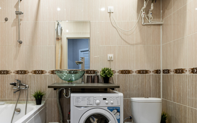 U parka Galickogo Apart-otelika  na Geroya Sarabeeva Flat