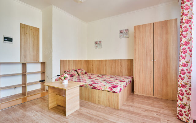 Kvartira Ryadom S Ulitsey Krasnykh Partizan Apartments