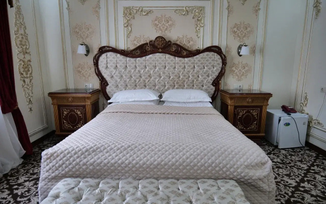 Lion Hotel
