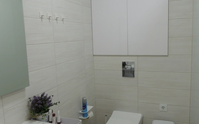 Umnaya S Alisoy Na Tsvetnike Flat