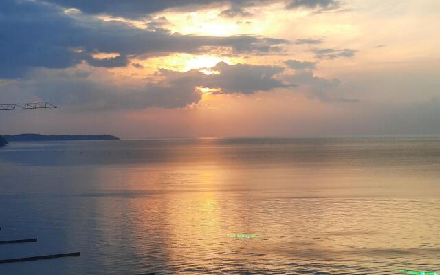 Апартаменты НА ПОБЕРЕЖЬЕ У ОЗЕРА РЯДОМ С МОРЕМ