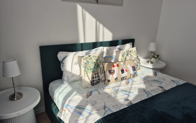 Квартира 1 комнатная улица Лучистая 8