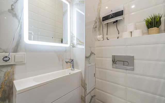 Studiya U M. Pionerskaya Tsentr Im. Almazova Flat