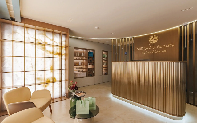 Lyuks Odnokomnatny S Balkonom v otele Grand Cascade Apartments