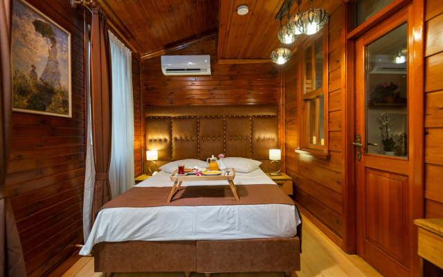 Wonder Wood Hotel