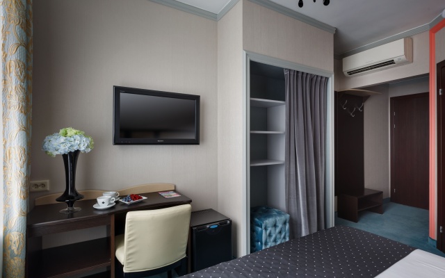 Standard Interior Double room (full double bed) (king size bed) — фото 2