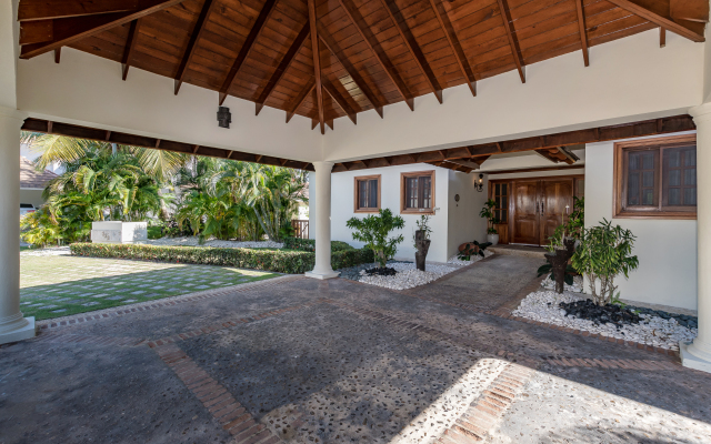 Luxury & Stunning Villa in Cocotal with Pool Villa