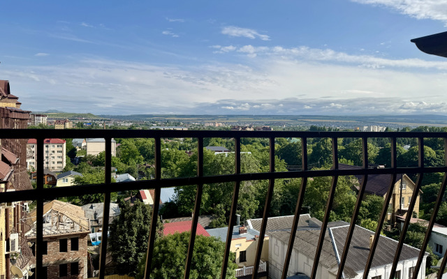 Trekhkomnatnaya Ryadom S Parkom Flat