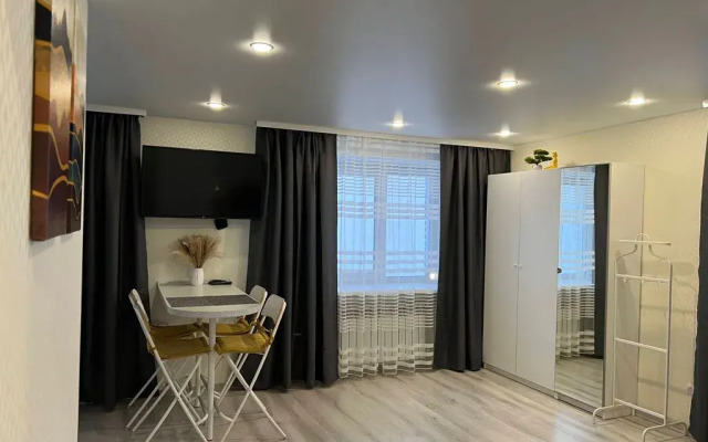 Komfortnaya studiya ryadom so sklonom Flat