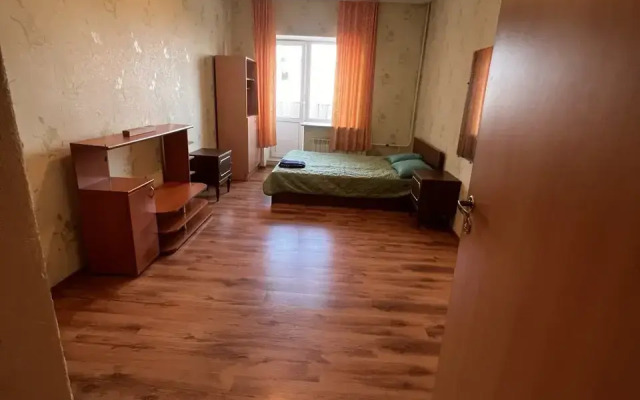 Prostornaya Dvukhkomnatnaya Na 10 Etazhe Flat