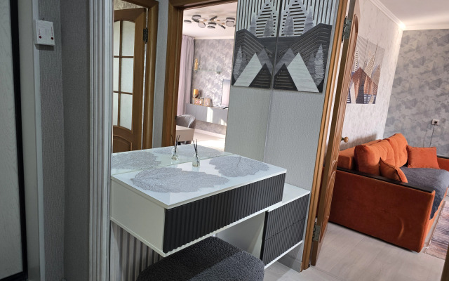 Avrora, 2 Kurskaya 61 Flat