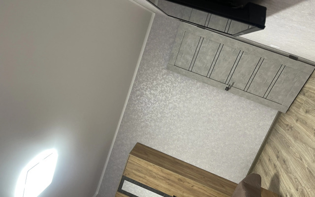 Dvukhkomnatnaya. Voroshilova 8a. 2 Etazh Flat