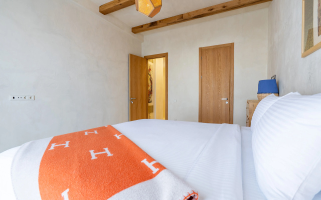 Apartamenty Prostornye apartamenty s 2 spal'nami i 2 vannymi v zdanii NEO ski-in/ski-out Novyj Gudauri