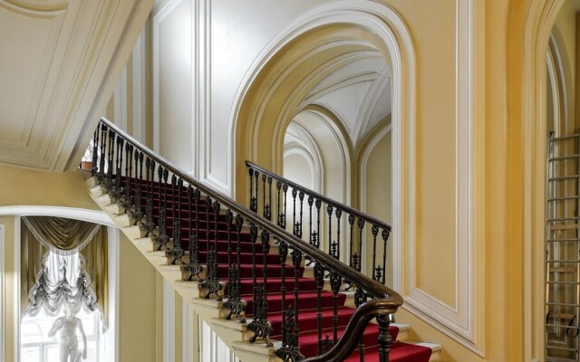 Апартаменты от Minin 270 кв.м. с видом на Неву, террасой и бильярдом