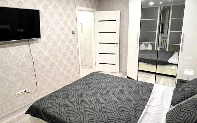 U morya Golubye Dali Flat